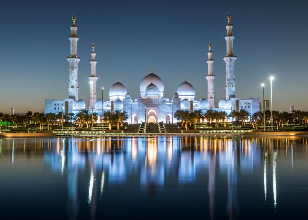 fecchada inteira de mesquita a noite iluminada